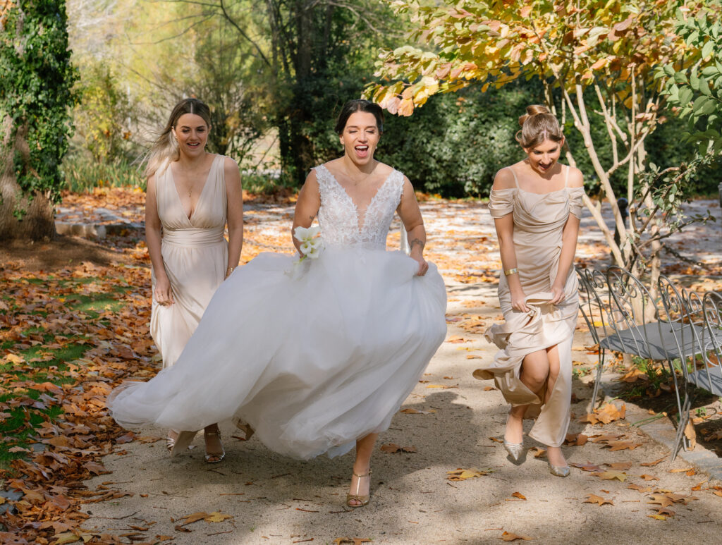 Se marier rapidement : Mariée et demoiselles d'honneur